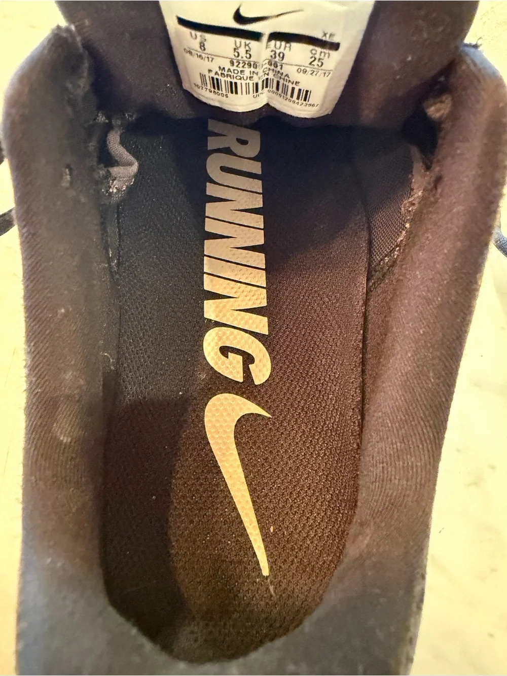Nike Vomero 13 Black and White Running Shoes, Women’s size 8.